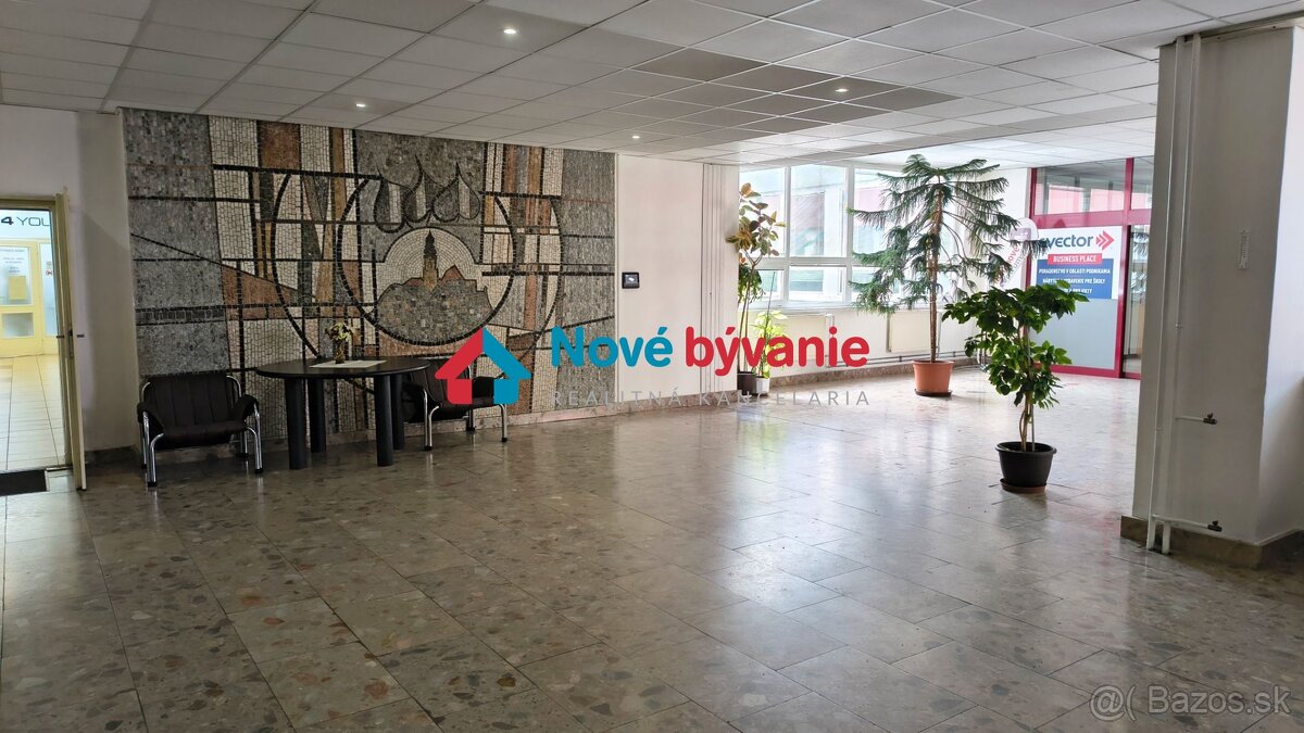 Kancelária v administratívnej budove v centre NR (N029-25-BP