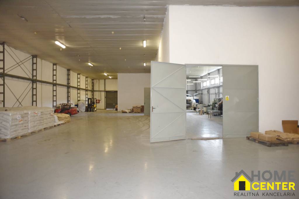 NA PREDAJ AREÁL S MUROVANOU HALOU, VÝROBNÝM PRIESTOROM, 6580