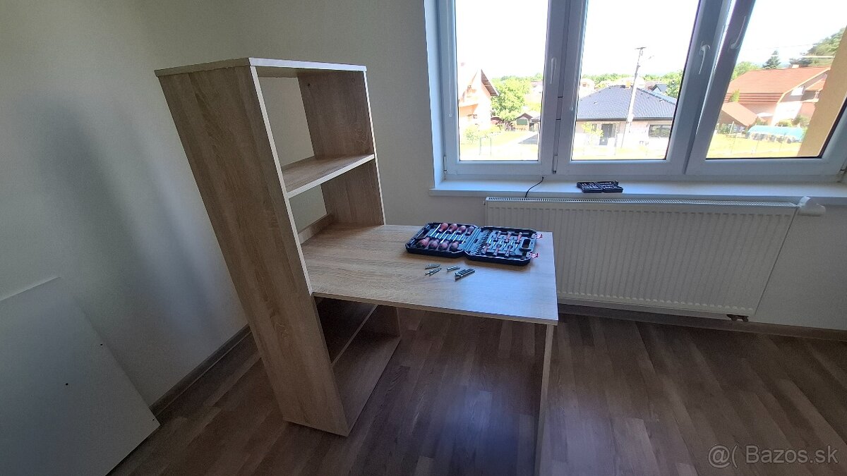 Študentský písací stôl