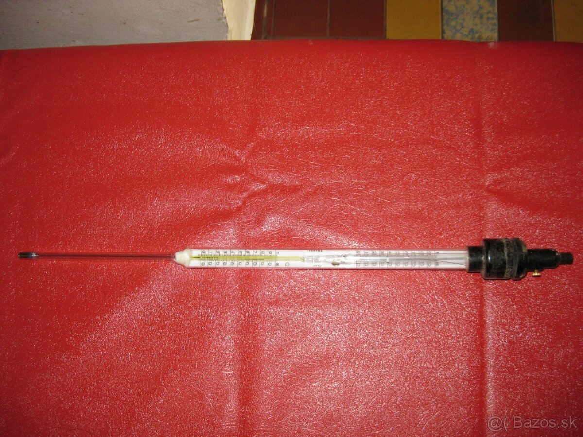 Teplomer zo spínačom