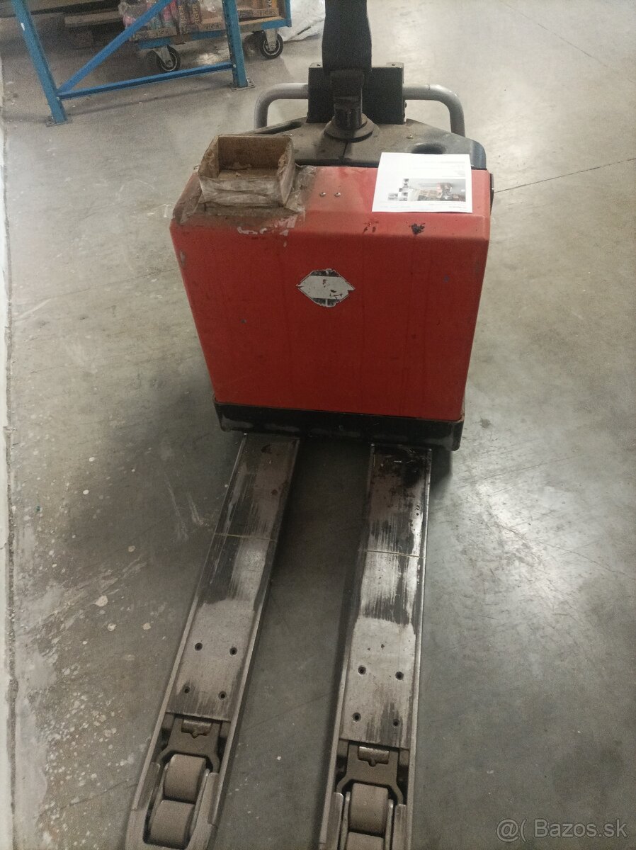 Ručně vedený nízkozdvižný vozík Toyota