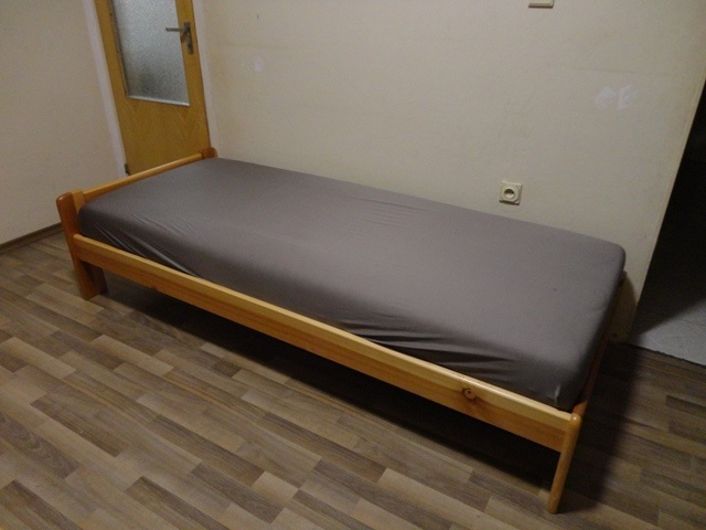 Drevená Posteľ + madrac - jednolôžková