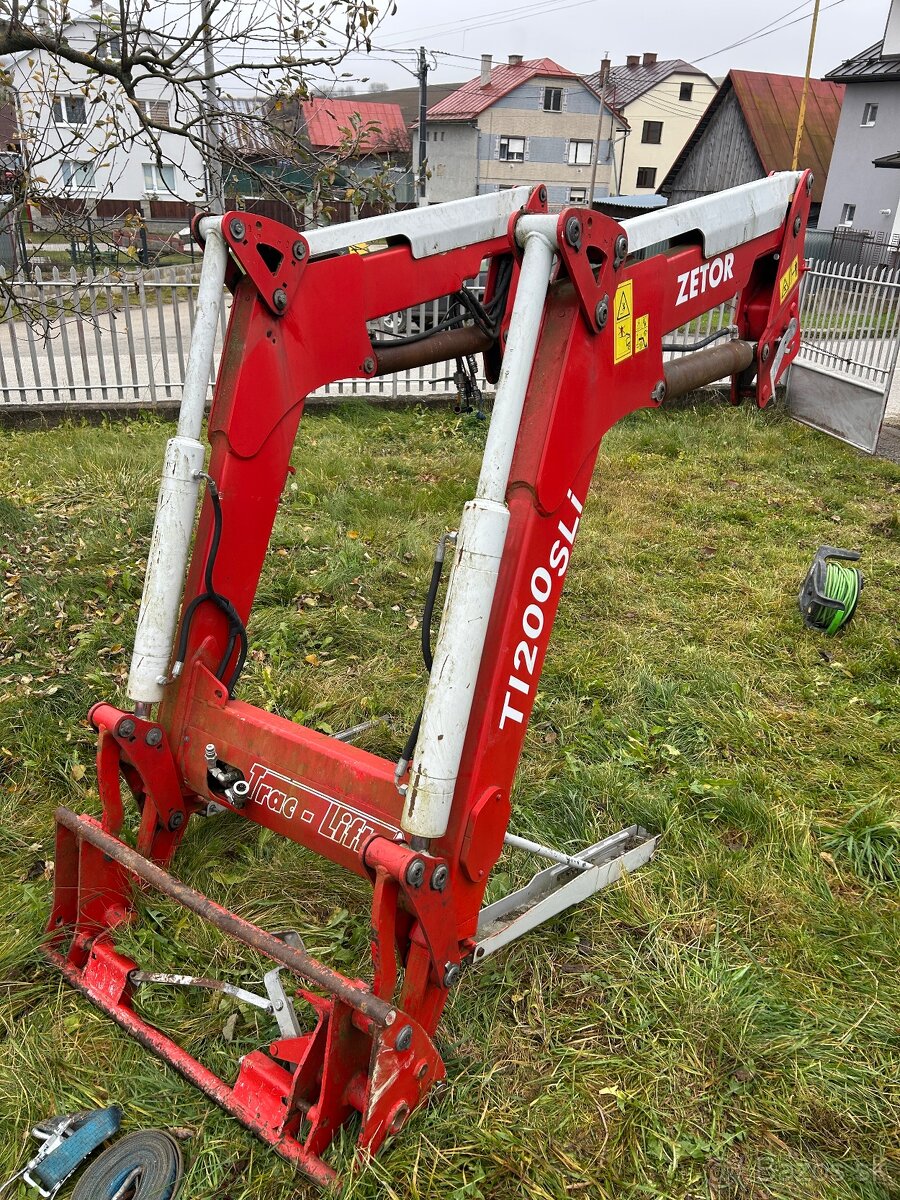 Čelný nakladač TRACLIFT