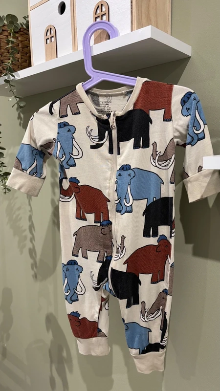 Pyžamo s mamutmi Lindex, veľ. 68