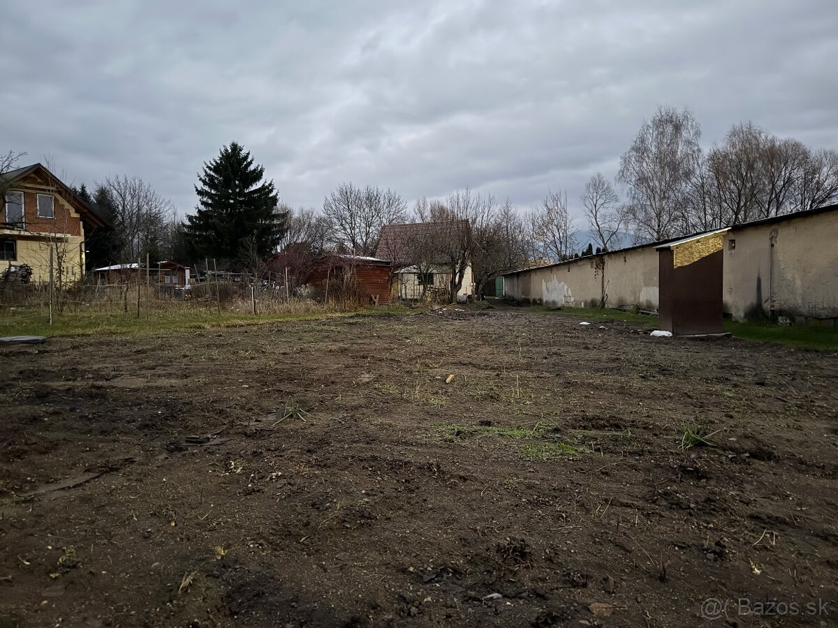 Pozemok pre menší domček, prípadne chatku na Podháji