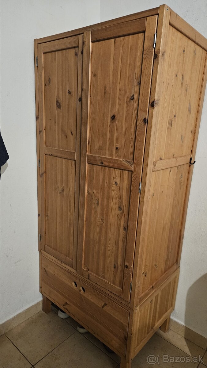 Skrina s velkym suplikom IKEA - masiv