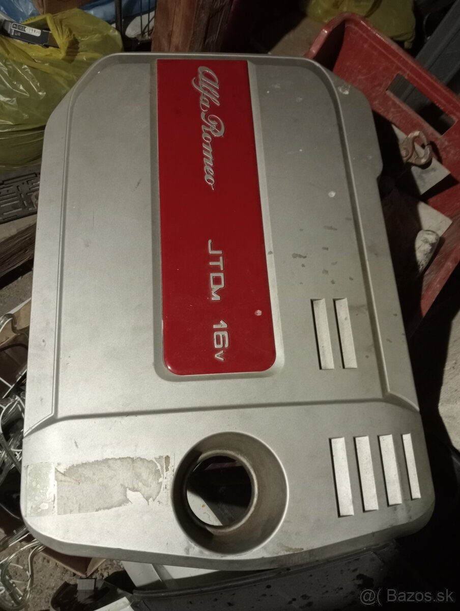 Predám vrchný kryt motora
