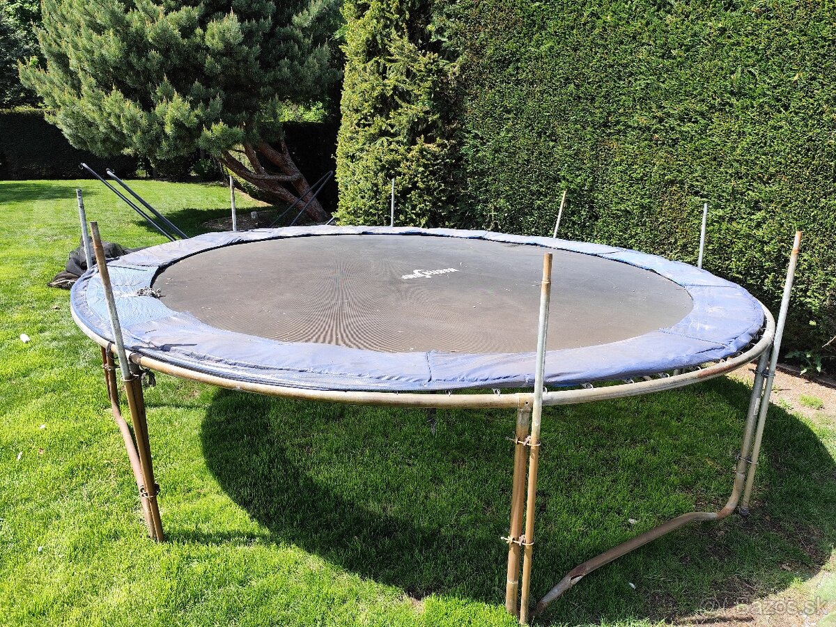 Trampolína