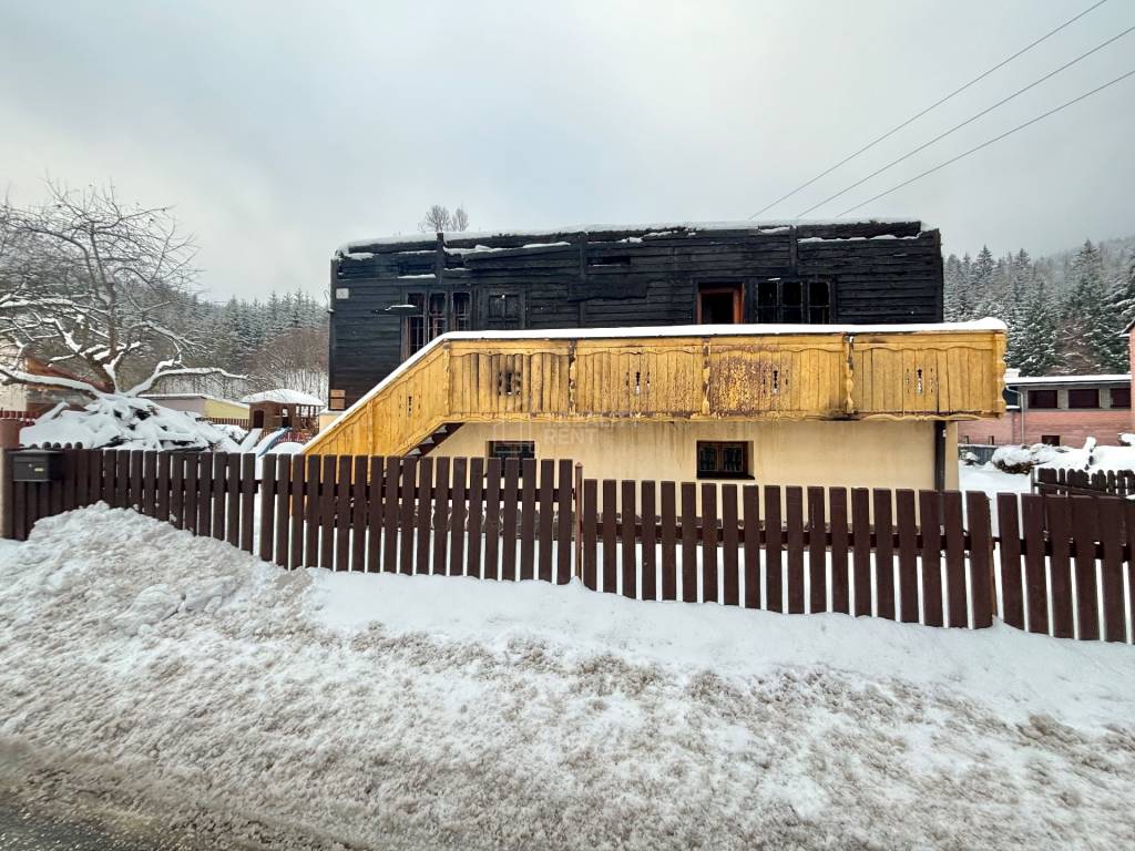 Predaj chalupy po požiari s pozemkom v obci Makov (MO)