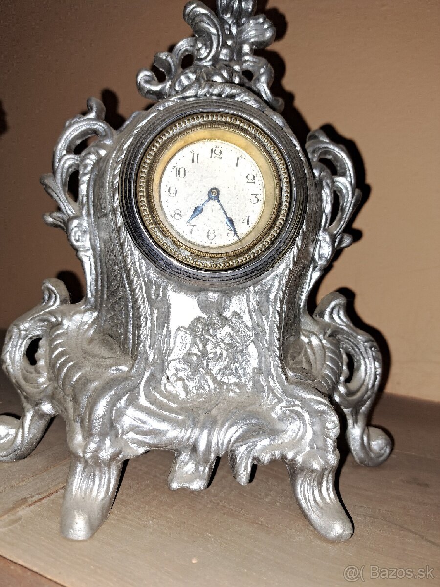 Retro hodiny,strieborne za 50 eur.