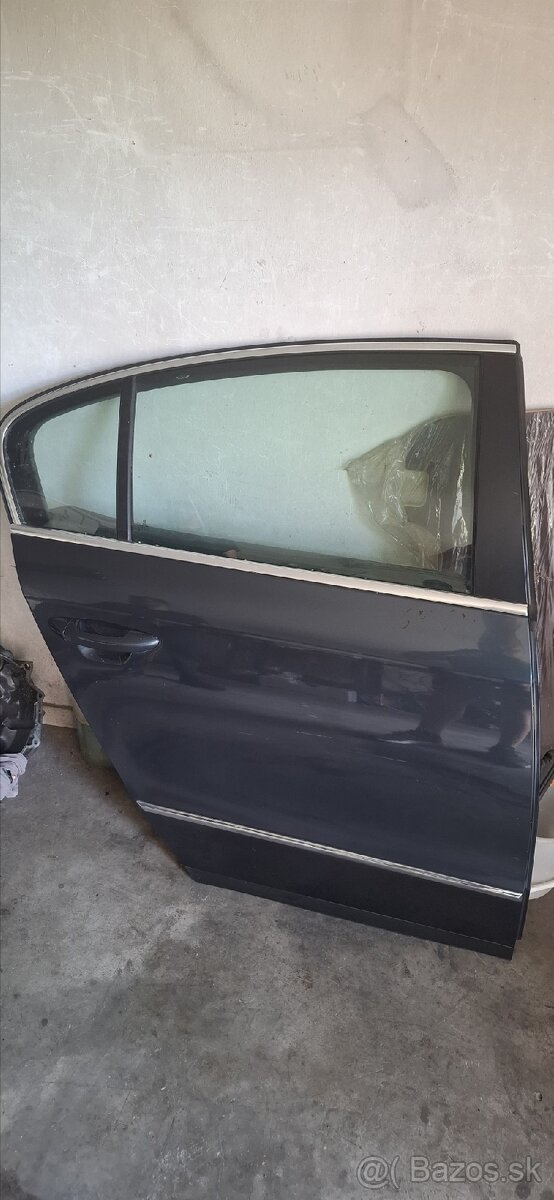 Zadné pravé dvere Volkswagen Passat B6 sedan LC5F
