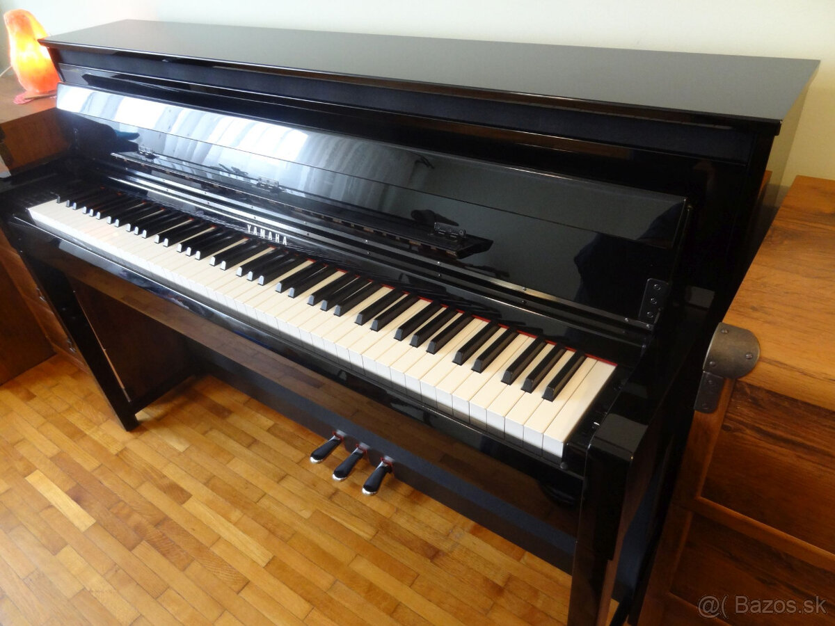 Digitálne piano, klavír YAMAHA CLP 585 - ako nové
