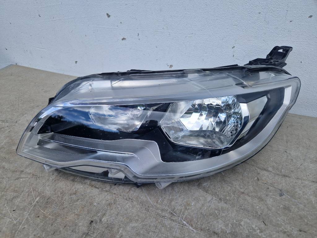 Peugeot 301 LIFT 17- ľavé predné svetlo