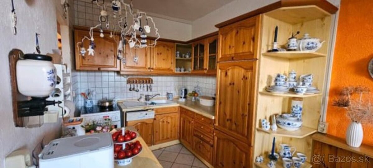 Borovicová venkovská kuchyně se spotřebiči,5651