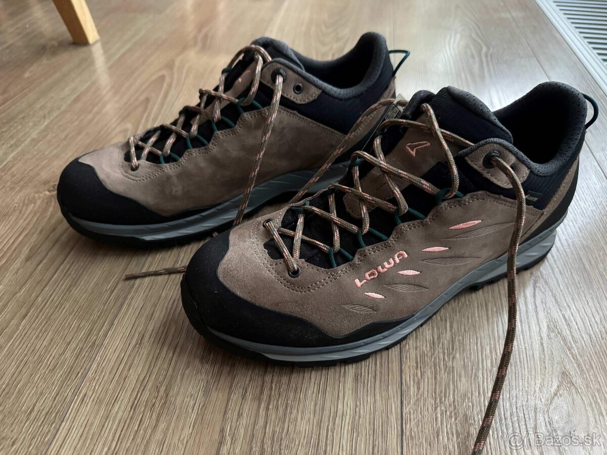 Predám dámske turistické topánky Lowa Delago GTX Lo W