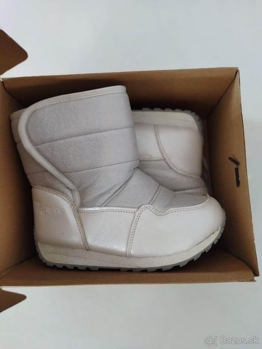 Dievčenské snehule Wojtylko , 31