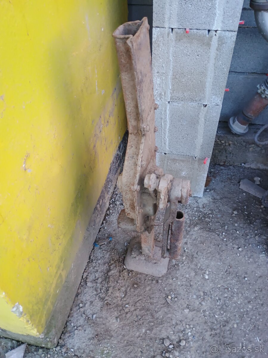 Naprava, zdvihák, kľúč