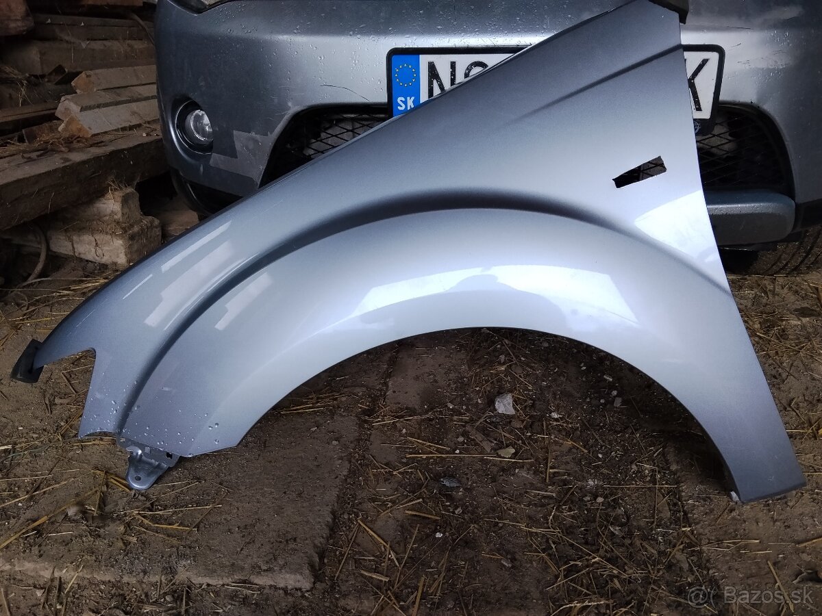 Predný ľavý blatník Mitsubishi Outlander 2009-13