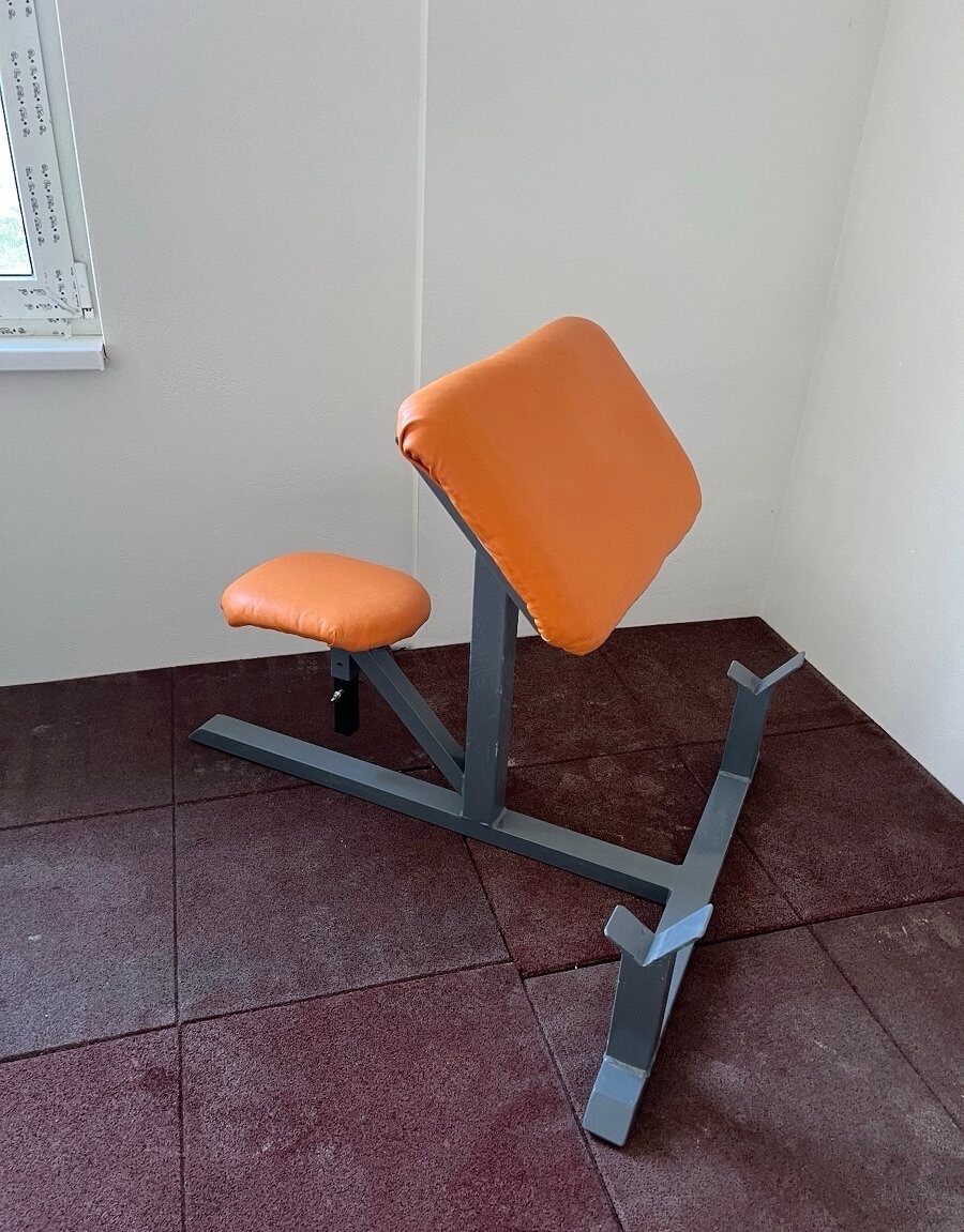Predám scottovu lavičku na biceps / mohutná a pevná