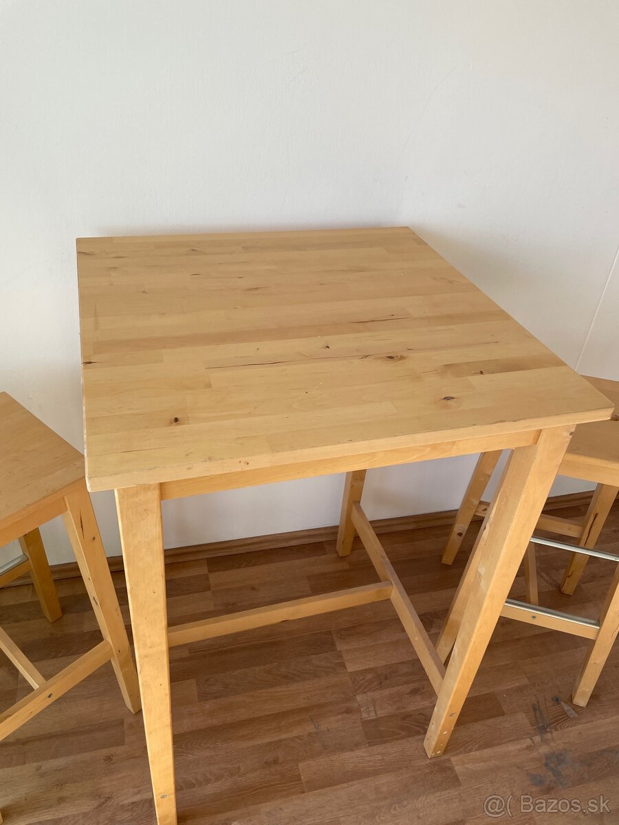 Barový stôl a stoličky