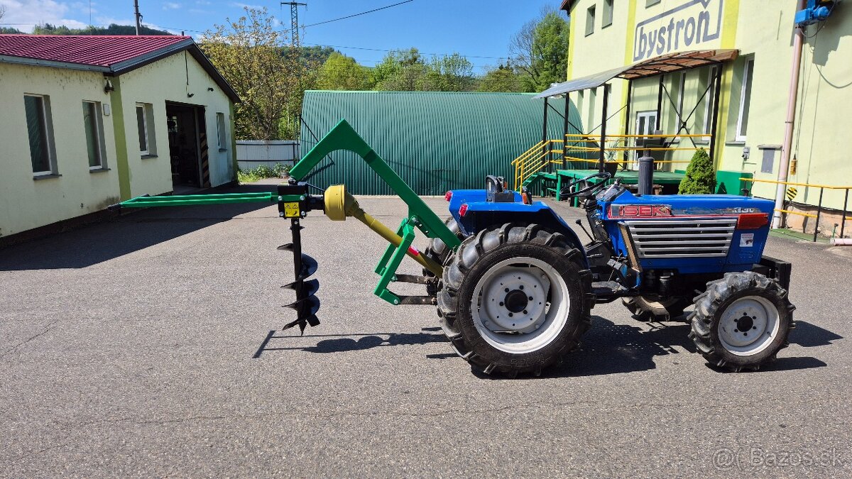 Půdní vrták za malotraktor