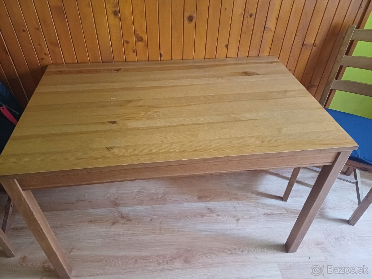 Stôl a stiličky