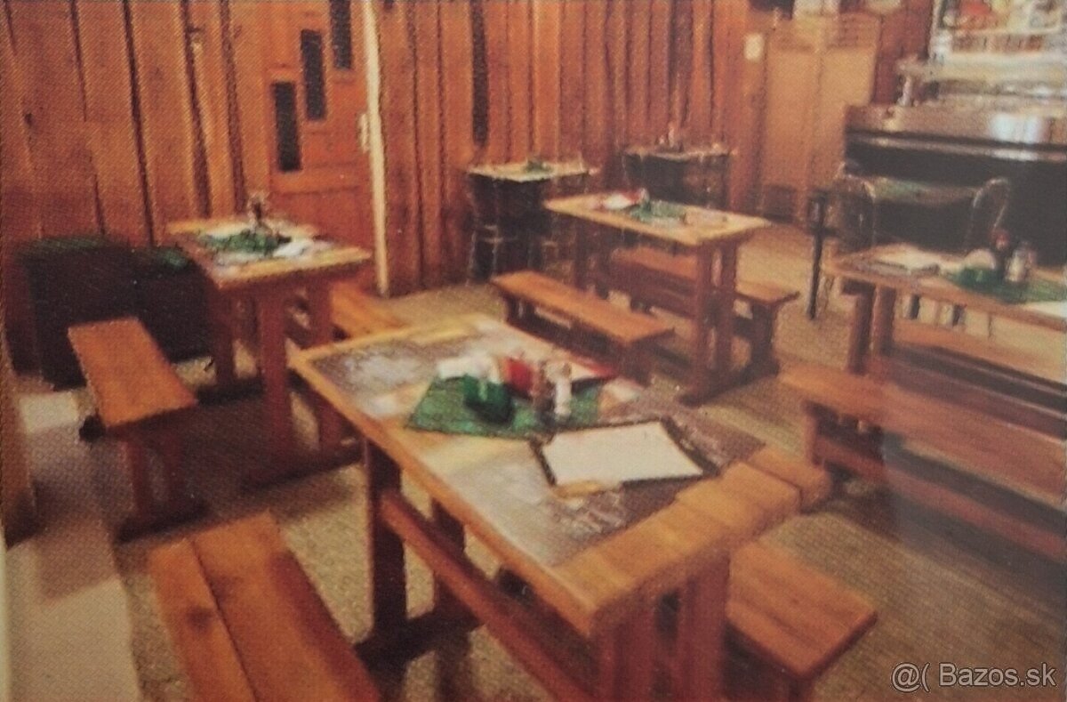 stol a lavice z masívu..... sedenie
