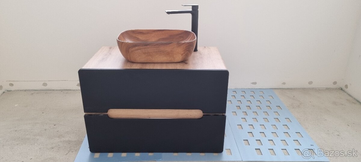 Umývadlová skrinka s umývadlom a bateriou