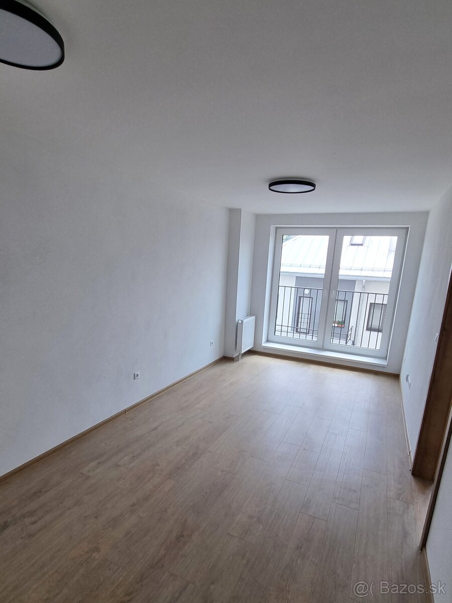 Slnečný 2-izbový byt na prenájom – BD Popper, centrum Bytče