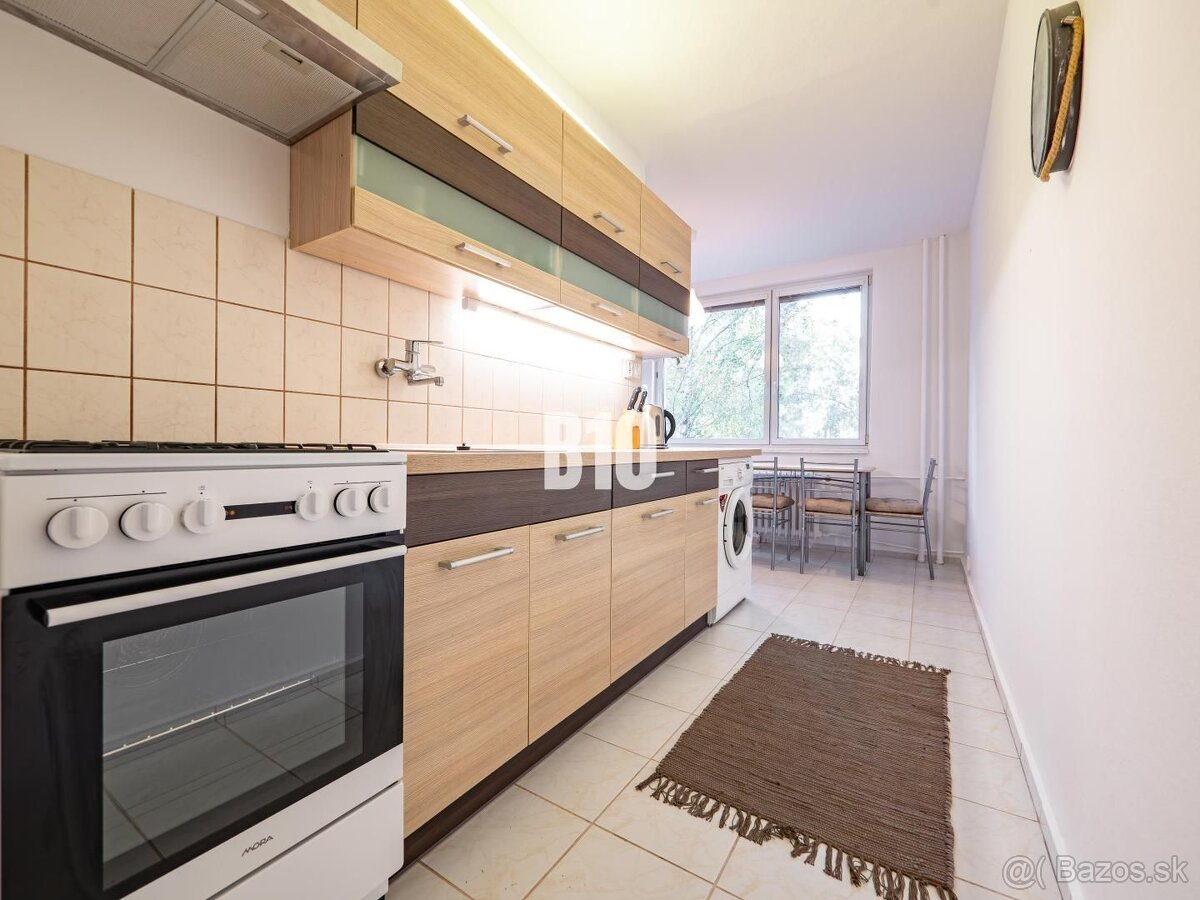Rezervované_Zariadený 2i byt s balkónom - Nitra, Chrenová 1