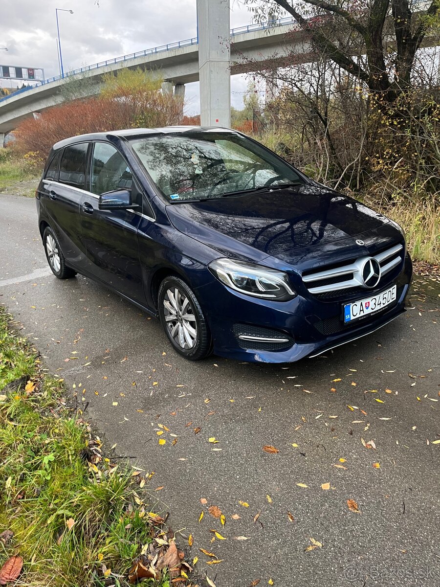 MERCEDES-BENZ B 180