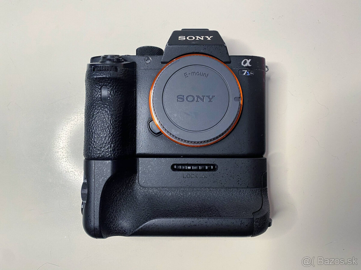 SONY A7S II + Booster + 2 Baterie