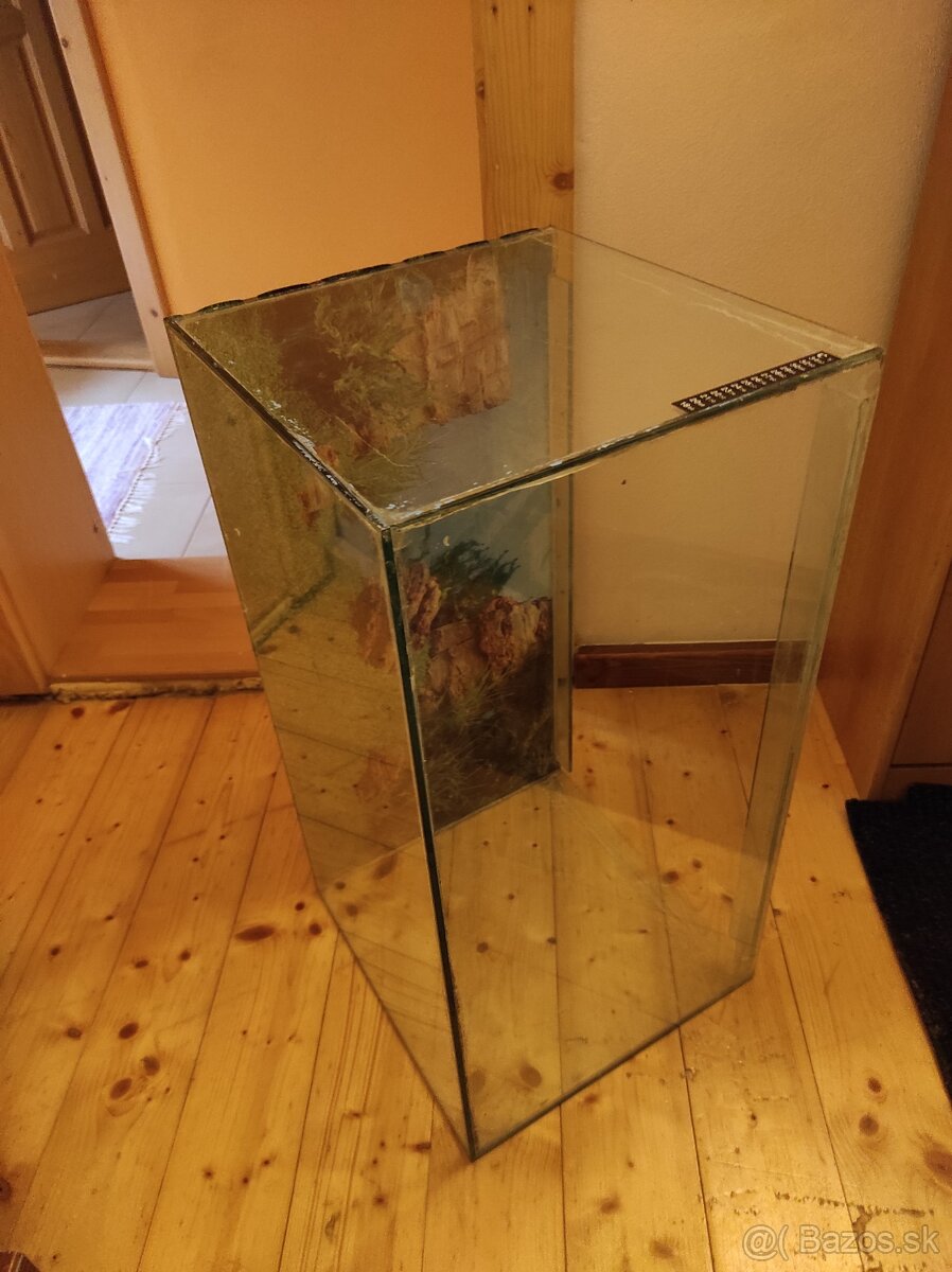 Darujem akvárium - vhodné skôr pre škrečka ako pre rybičky