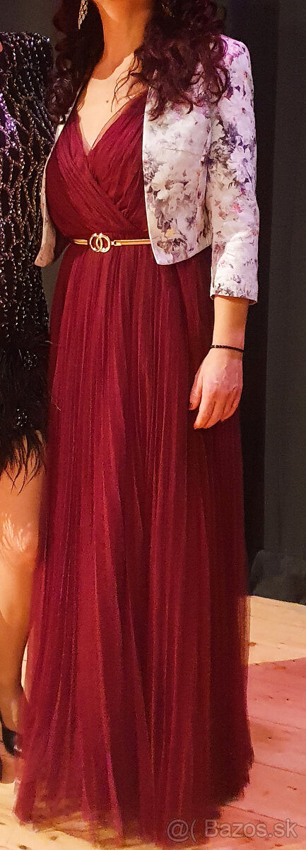 Spoločenské tylové šaty