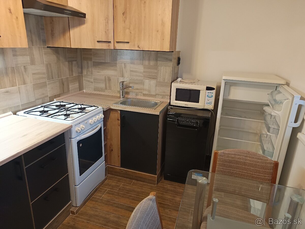 Prenájom 2i bytu, obec Sliač.