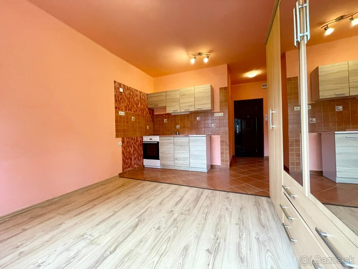 Kompletne prerobená garsónka /20m2/, Komárno