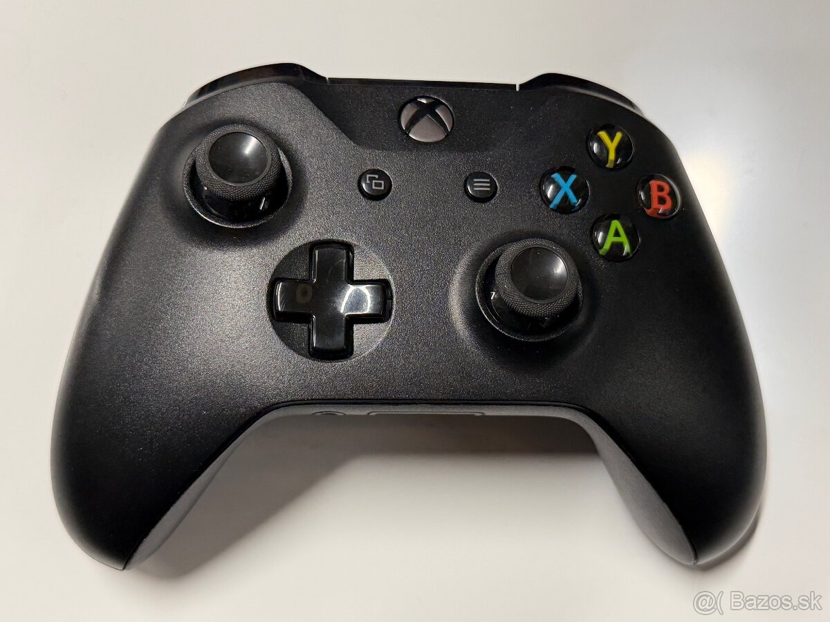 Originálny bezdŕotový ovládač pre xbox one - čierny
