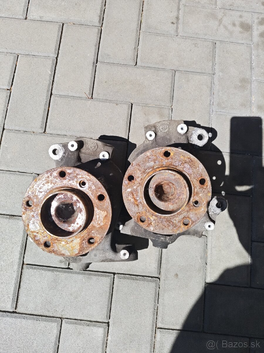 predné otoče s nábojmi (tehlice) – BMW E60 E61
