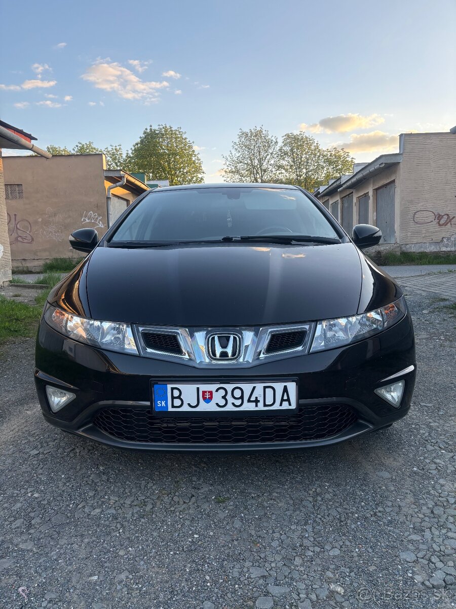 Predám hondu civic 1.8 vtec 8g 2009