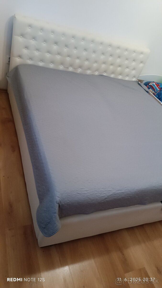 Predám čalúnenú posteľ