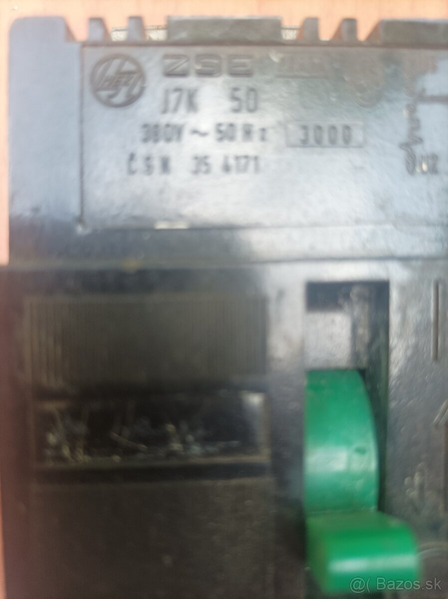Predám ističe, ventilátor, stojan pod auto