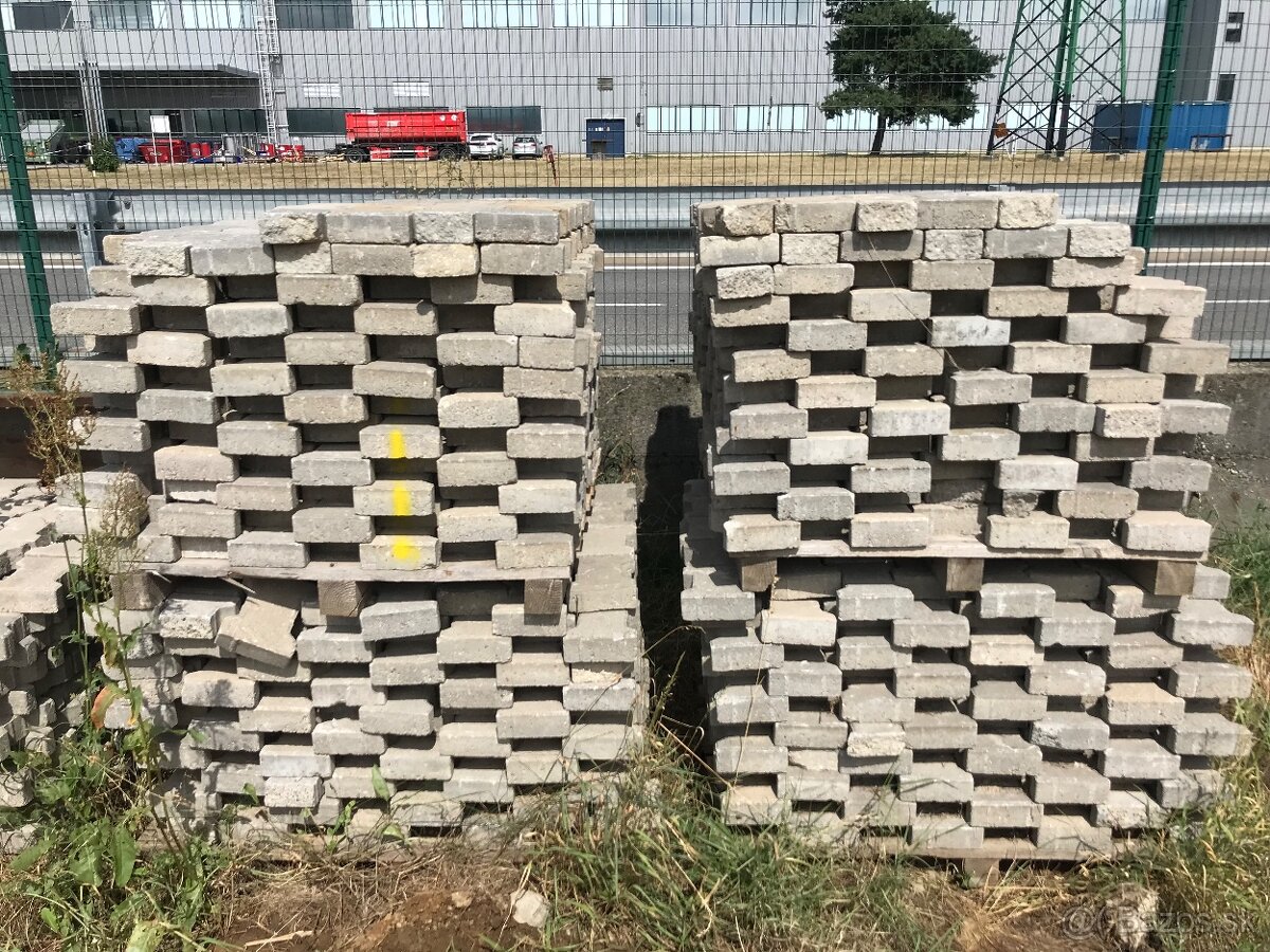 Použitá zámková dlažba