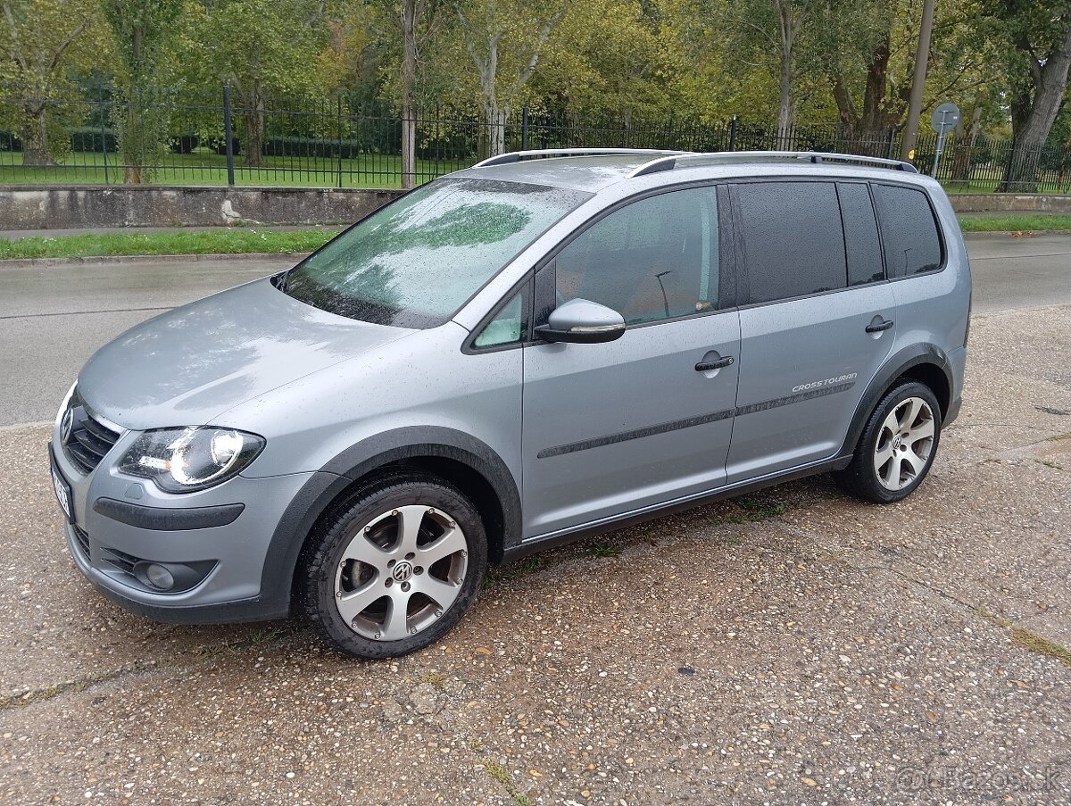 VW Touran Cross