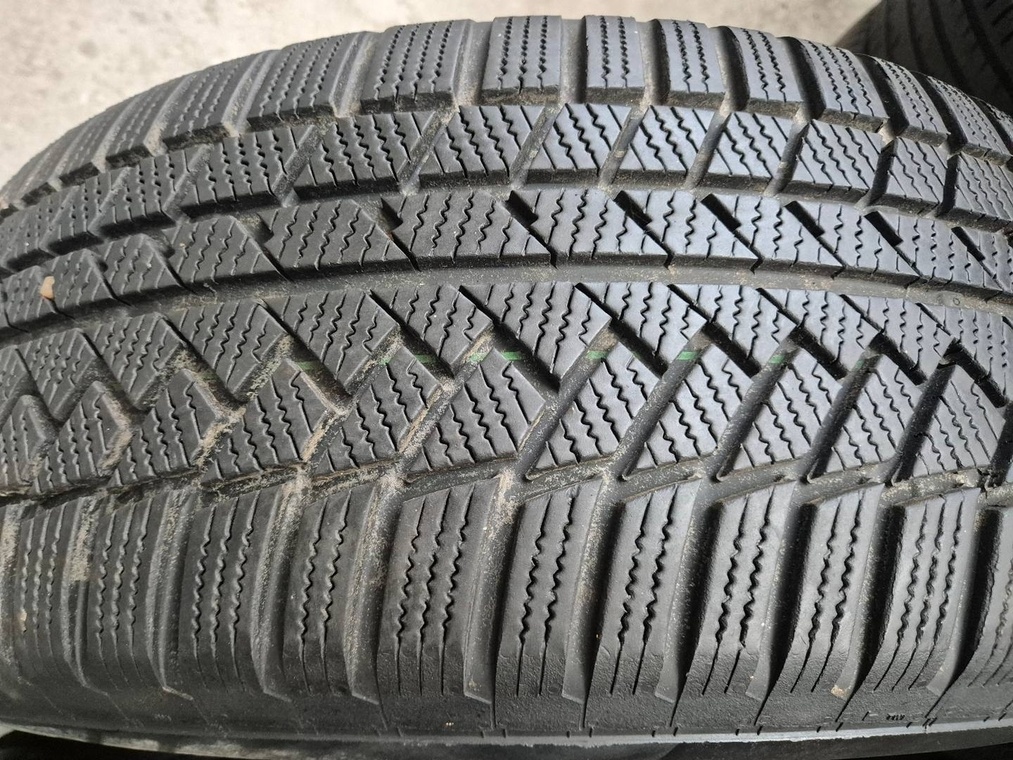 255/55 r19 zimné 4 ks CONTINENTAL dezén8,3 - 7,8 mm DOT202