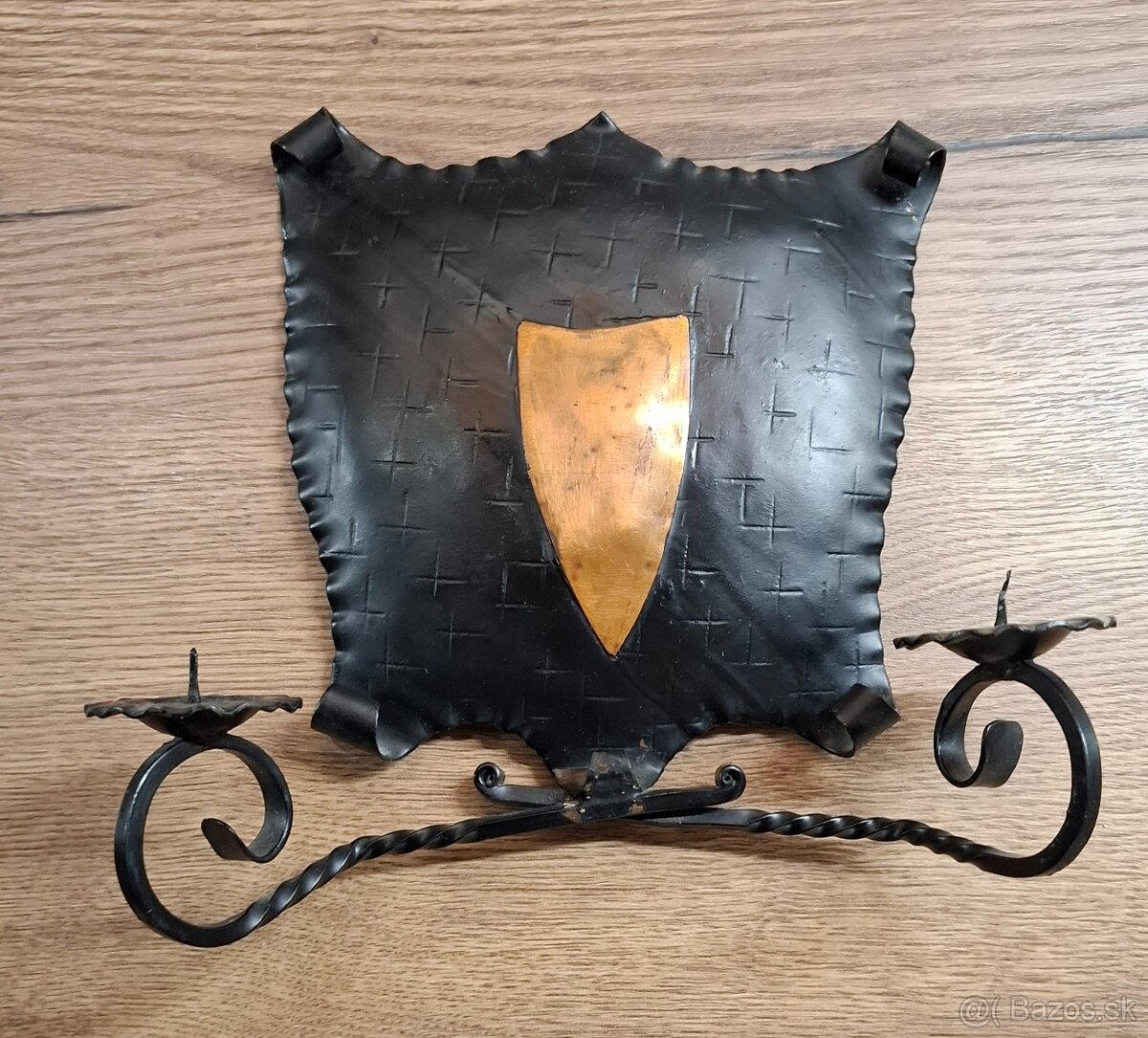 Jedinečný Kovový Nástenný Svietnik – Vintage Štýl