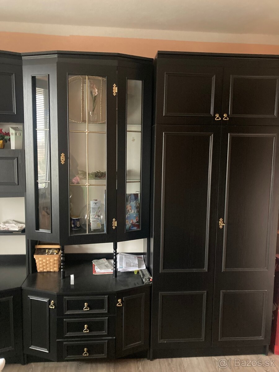 Predám veľmi zachovalú obývaciu stenu, čierna