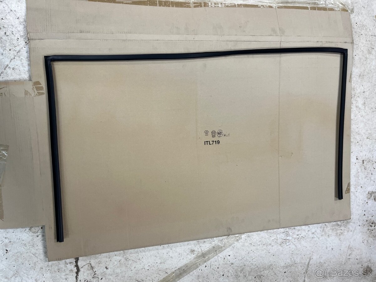 Alfa Romeo 147 tesnenie predneho okna