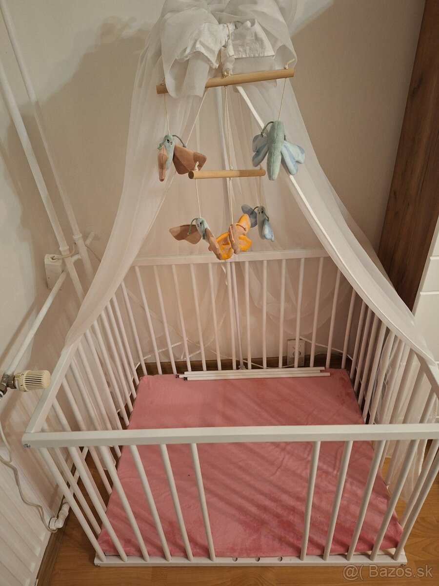 Polohovateľná detská ohrádka (postieľka)