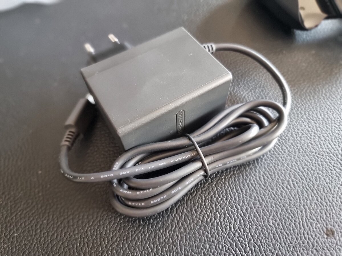 Nintendo Switch nabíjačka a holder