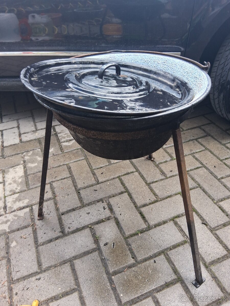Predam 10litrovy kotlík na guláš kotlík nohy pokrievka